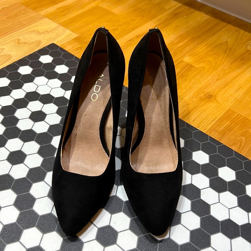 Aldo black velvet heel